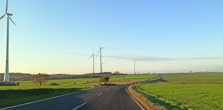 Straße mit Kurve Straße mit Kurve