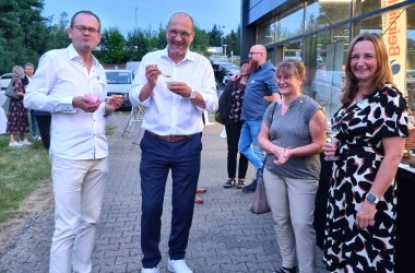 Kurvenkreis Sommerfest Gäste im Außenbereich