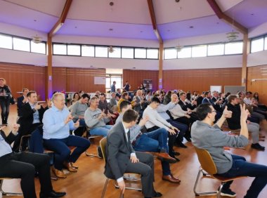 Voll besetzter Saal der Stadthalle beim Gesundheitsnachmittag unseres Kurvenkreis-Partners Raffeisenbank Zeller Land eG