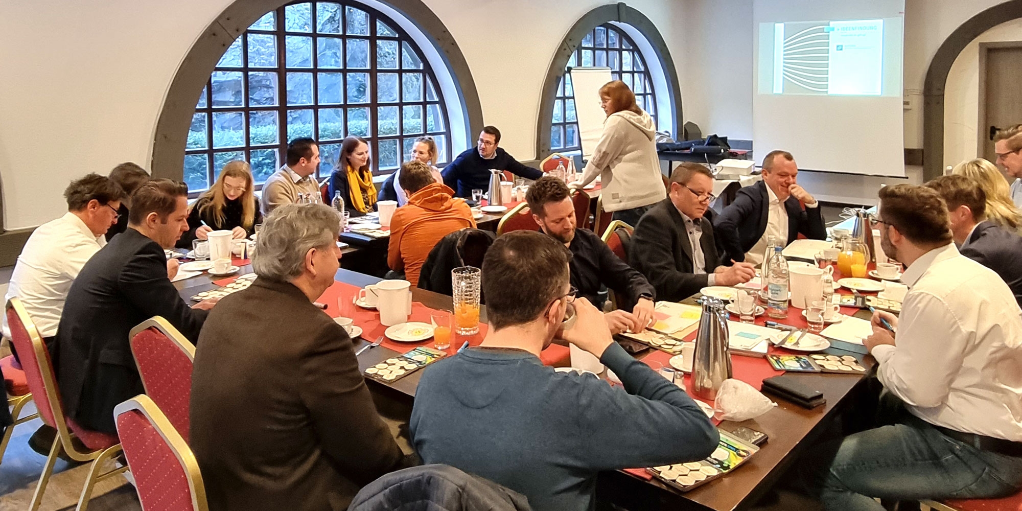 Kurvenkreis - Titelbild Unternehmerfrühstück 28.03.2023 Viele Teilnehmer beim Unternehmerfrühstück im Hotel Weißmühle in Cochem