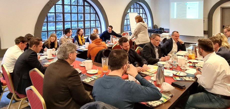 Viele Teilnehmer beim Unternehmerfrühstück im Hotel Weißmühle in Cochem