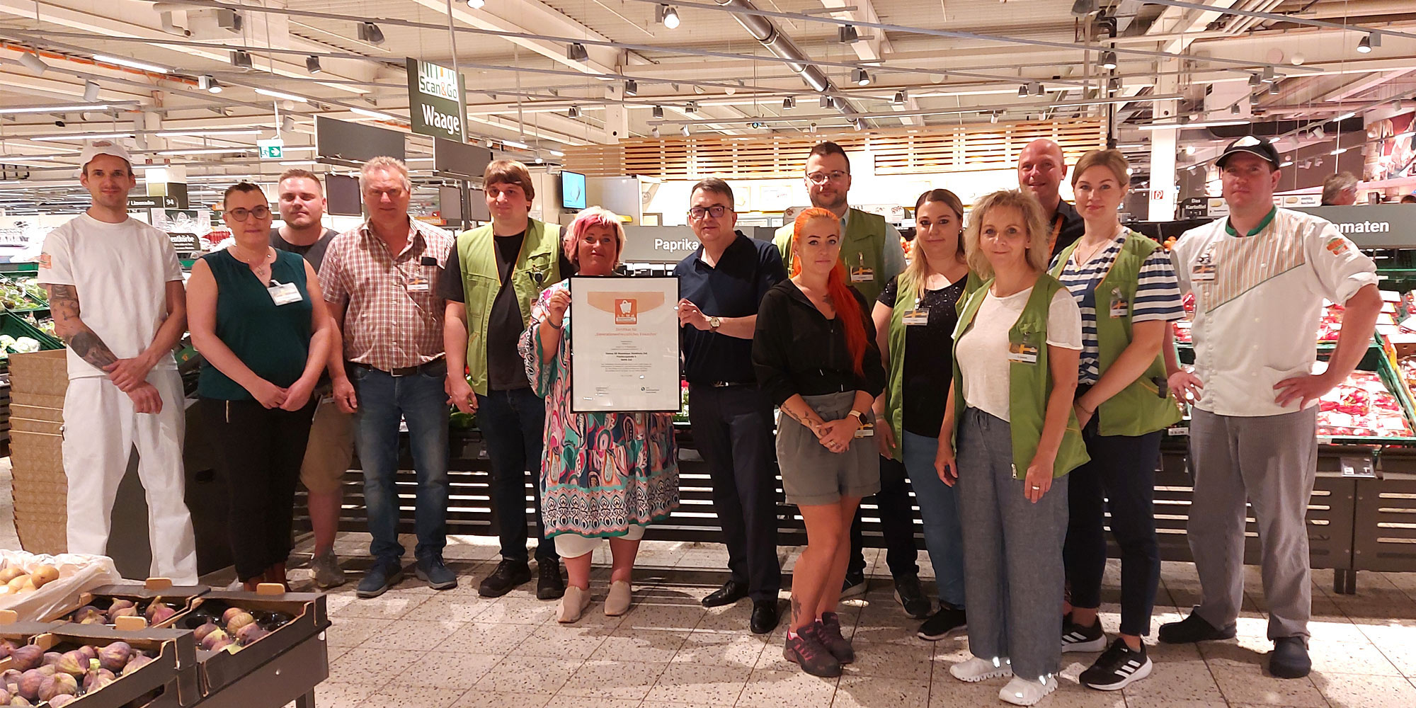 Kurvenkreis - Generationenfreundliches Einkaufen bei GLOBUS in Zell Die GLOBUS Markthalle in Zell Mosel erhält das Qualitätszeichen "Generationenfreundliches Einkaufen"