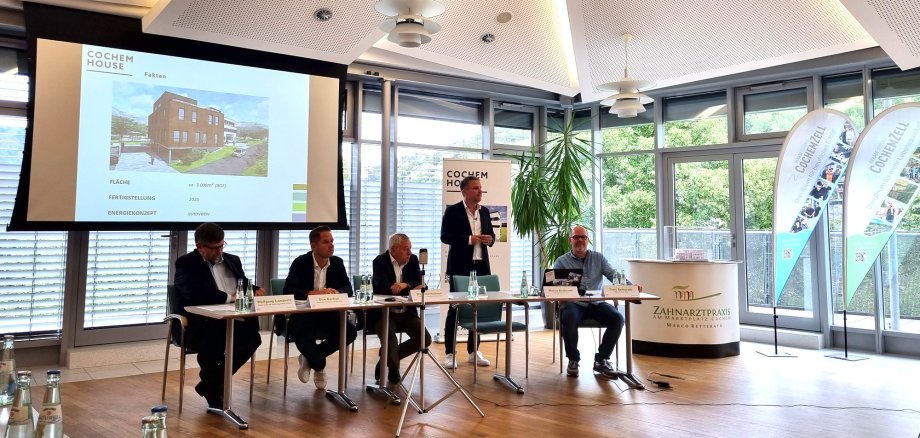 Während der Pressekonferenz zum Cochem House in der Kreisverwaltung Cochem-Zell