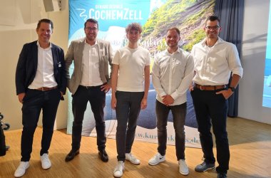 Das Team der Wirtschaftsförderung CochemZell gemeinsam mit Künstler Matthias Ningel