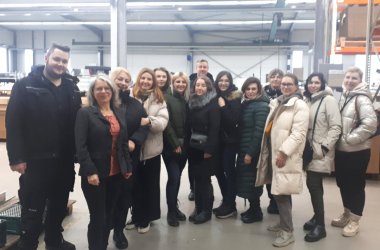 Gruppenfoto in den Hallen der Firma DAX MetalLForm in Brauheck