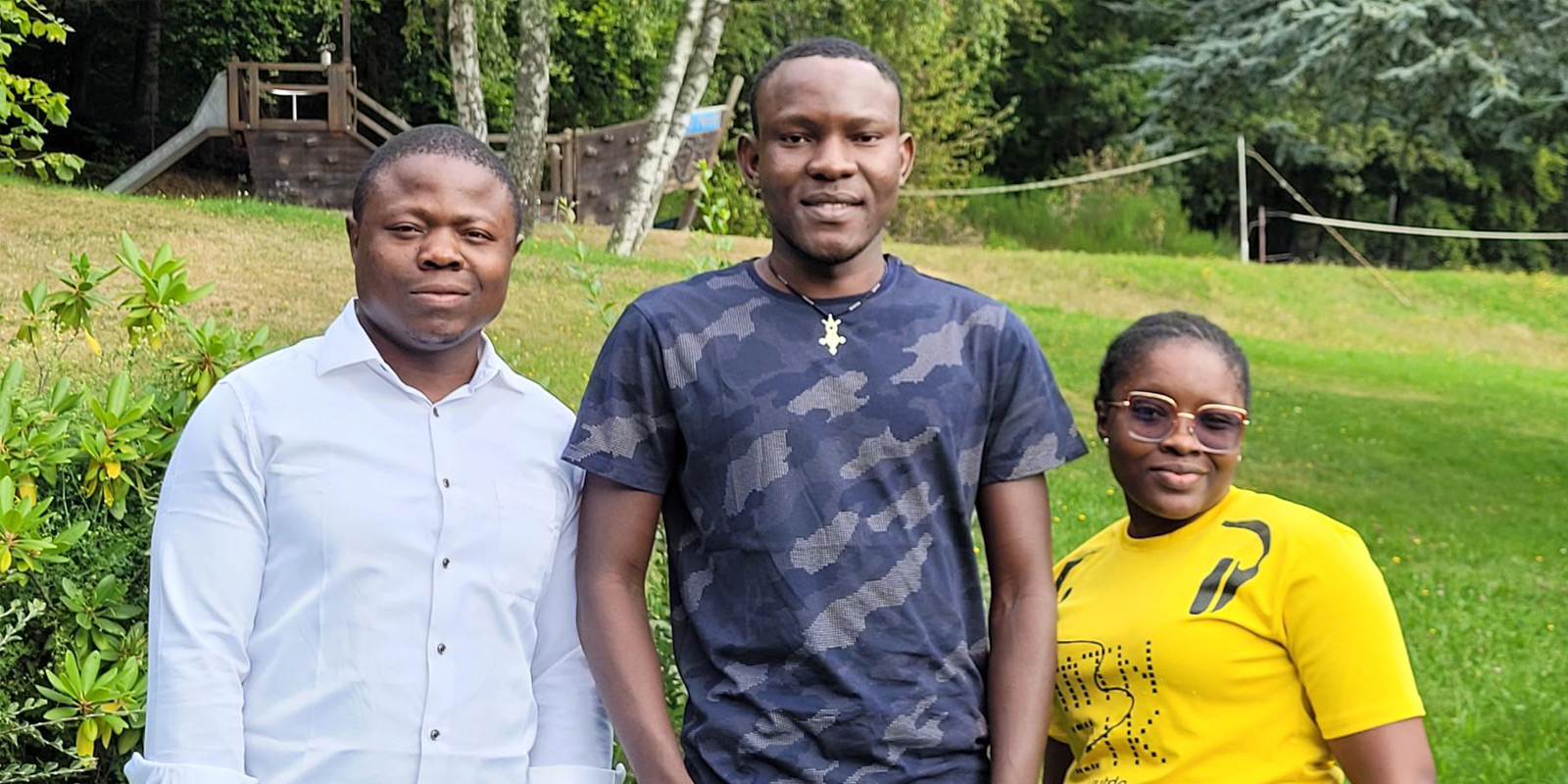 Drei junge Azubis aus Afrika bei GLOBUS Foto der drei afrikanischen Auszubildenden des Unternehmens GLOBUS in Zell (Mosel)