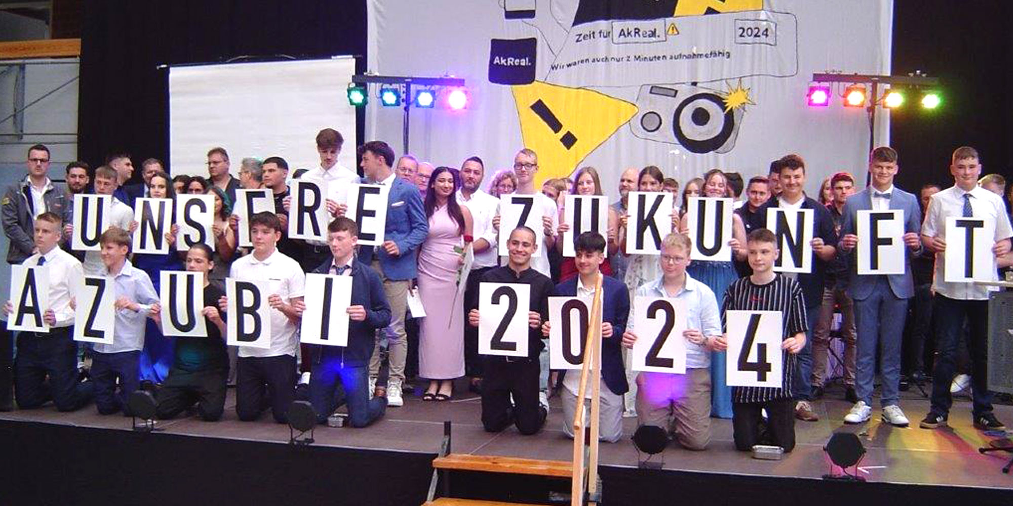 Die Schülerinnen und Schüler der IGS Zell, die 2024 in eine Berufsausbildung starten