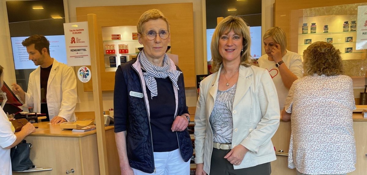 Frau Porten-Bergmann lädt Kommunalpolitiker -unter anderem Frau Beilstein- zum Gespräch am Tag der Apoptheke ein.