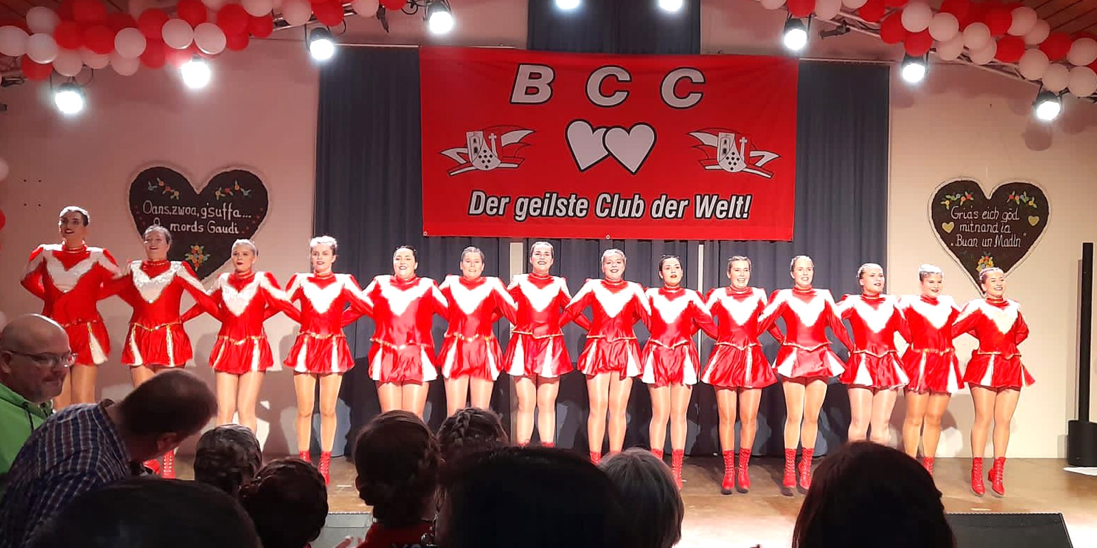 Funkengarde des BCC Büchel Die Funkengarde des Bücheler Karnevalsvereins bei der Hüttengaudi