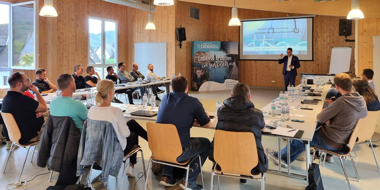 Die Teilnehmer am KI-Workshop für Partner der Kurvenkreis-Kampagne