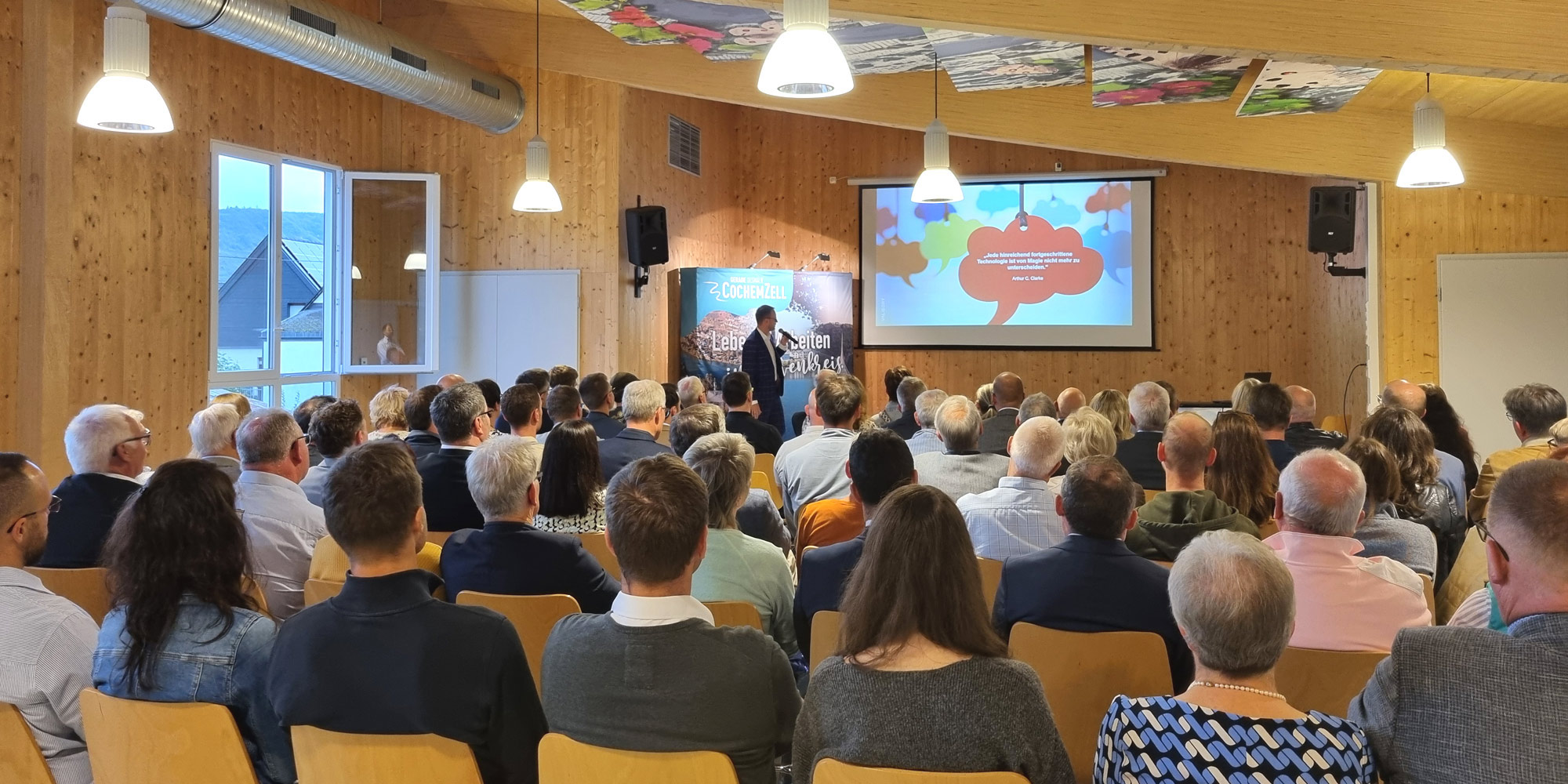Titelbild ZaC-Konferenz 2024 in Bremm Rund 100 Gäste auf der ZaC-Konferenz im Calmont-Forum in Bremm an der Mosel.