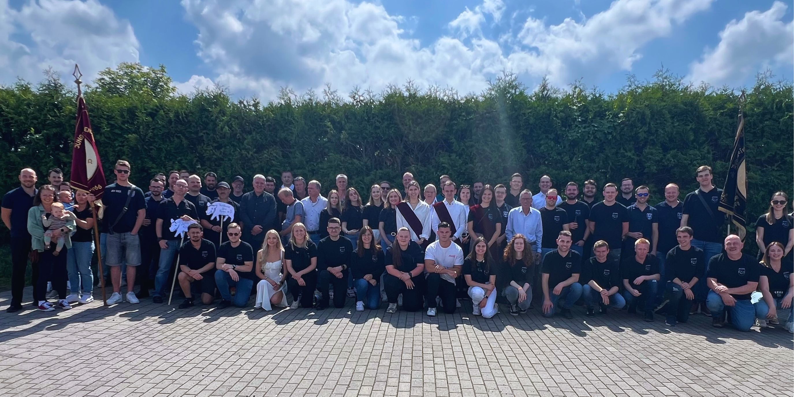 Gruppenbild JGV Roes An Roeser Pfingsten sind zahlreiche Mitglieder des JGV Roes dabei, wie man auf dem großen Gruppenbild erkennt.