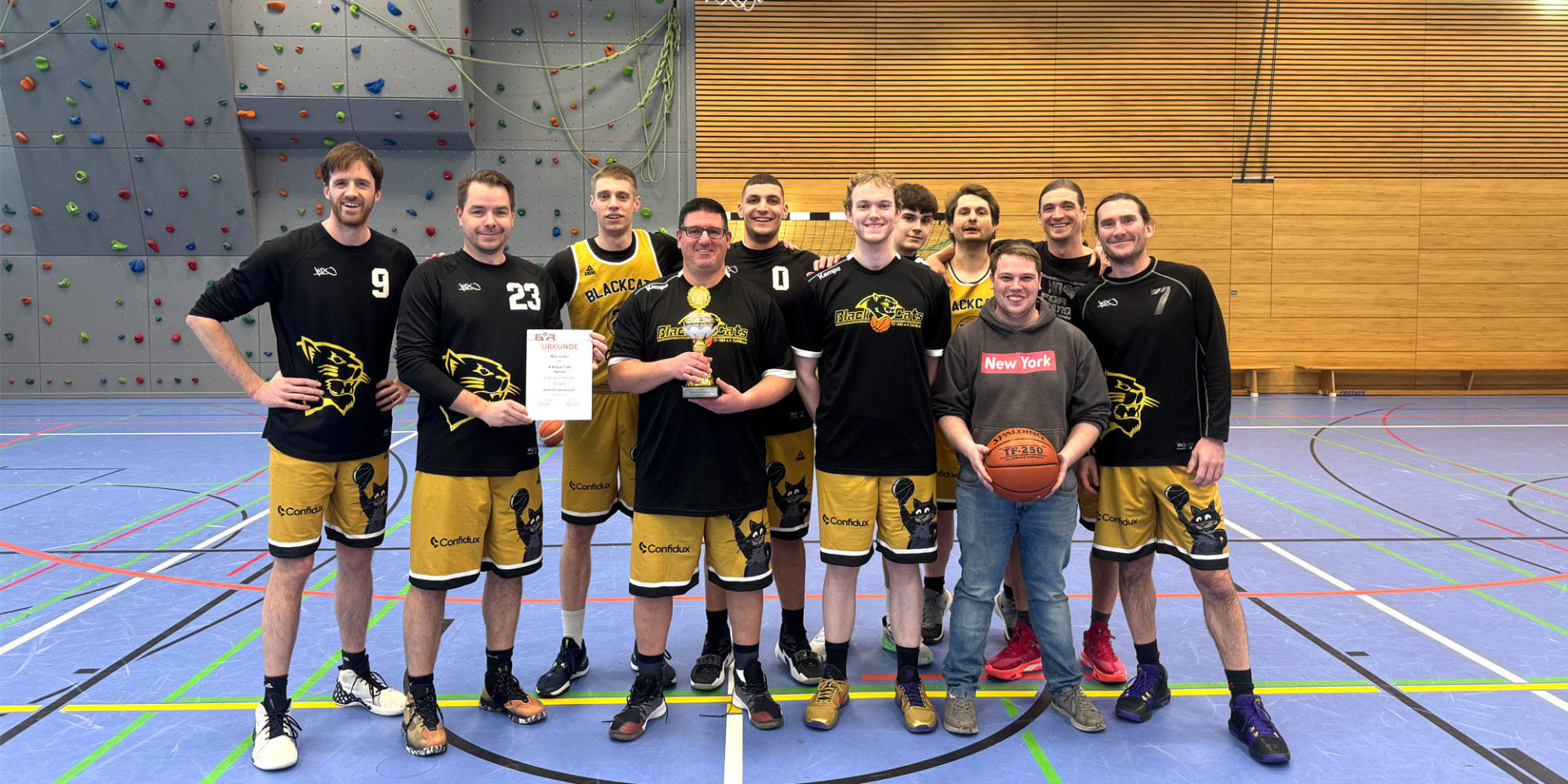 Titelfoto Basketballteam TV Zell Gruppenfoto der Basketball-Herrenmannschaft des Turnvereins Zell