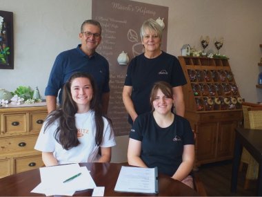 So beginnt am 1. September Zoe Eiden ihre Ausbildung zur Konditorin im Betrieb.