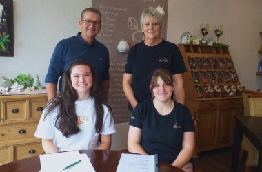 So beginnt am 1. September Zoe Eiden ihre Ausbildung zur Konditorin im Betrieb.