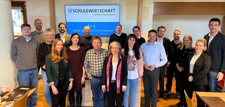 Gruppenbild Unternehmerfrühstück Ein Gruppenbild aller Teilnehmenden und Vortragenden beim Unternehmerfrühstück in Ulmen am 11. Dezember 2025.