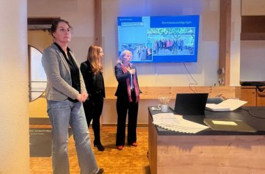 Vortrag SCHULEWIRTSCHAFT Informativer und praxisnaher Vortrag des Netzwerks SCHULEWIRTSCHAFT, vorgestellt von Carina Niedt, Helene Dax und Nadine Fresia.