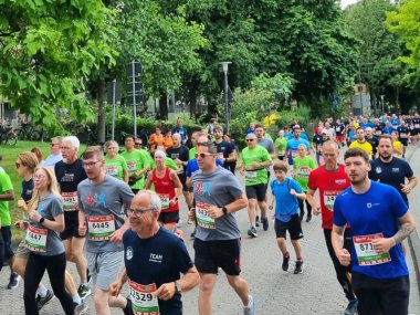 Läuferinnen und Läufer beim Koblenzer "B2Run" Firmenlauf.