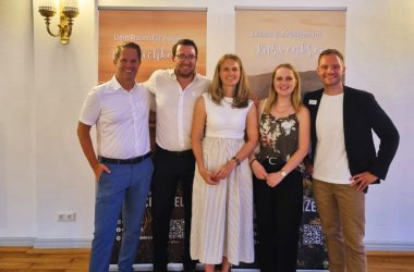 Das Team der Wirtschaftsförderung Cochem-Zell war auf dem Sommerfest vertreten. Gemeinsam mit den Gästen freuten wir uns über das durchweg positive Feedback und viele gute Gespräche,