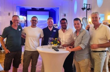Auf dem Gruppenbild zusheen sind Sascha Johann von der Württembergischen Versicherung, Ronny Schausten und Rene Hergenröther von s2 software sowie Florian Klapperich und Olaf Görgen von der ULTICOM Hygiene-Deutschland GmbH.