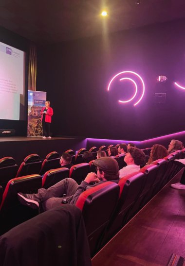 Um junge Unternehmerinnen und Unternehmer in dieser Phase zu unterstützen, fand am 25. März das erste Netzwerktreffen des Jungen Unternehmernetzwerks im Apollo Kino in Cochem statt.