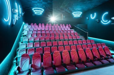 Die Kinosäle des Apollo Kino sind modern gestaltet, viele LED Lichter schmücken den Raum und geben ihm eine besondere Stimmung.