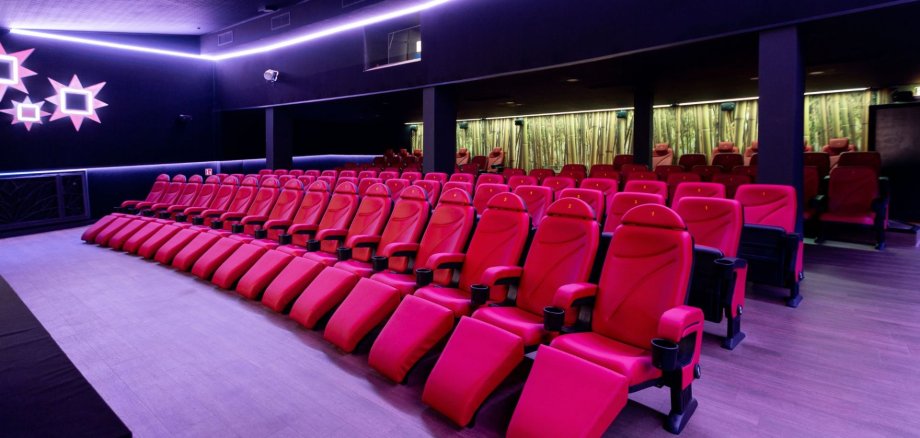 Man sieht einen der beiden Kinosäle im Apollo Kino in Cochem.