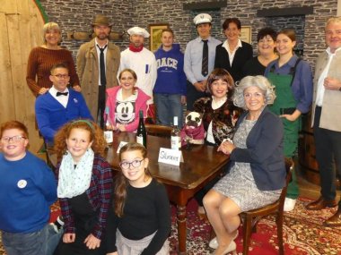 Gruppenbild der Theatergruppe HA-Rimm aus Müden.