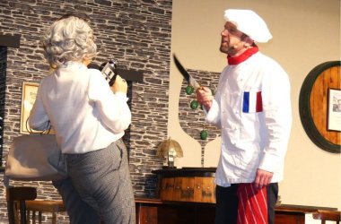 Ausschnitt einer Szene aus dem Stück "Mord im Weinkeller" der Theatergruppe HA-RIMM.