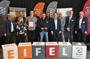 Gruppenfoto der Partner des REWE-Center Jürgen Hundertmark GmbH & Co. KG aus Kaisersesch.