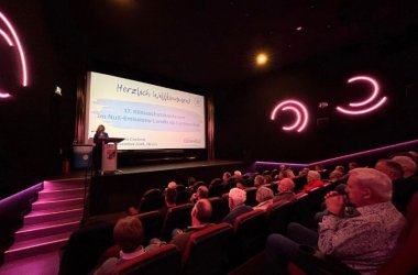 Landrätin Beilstein eröffnet die Klimakonferenz 2025 im Apollo Kino Cochem.