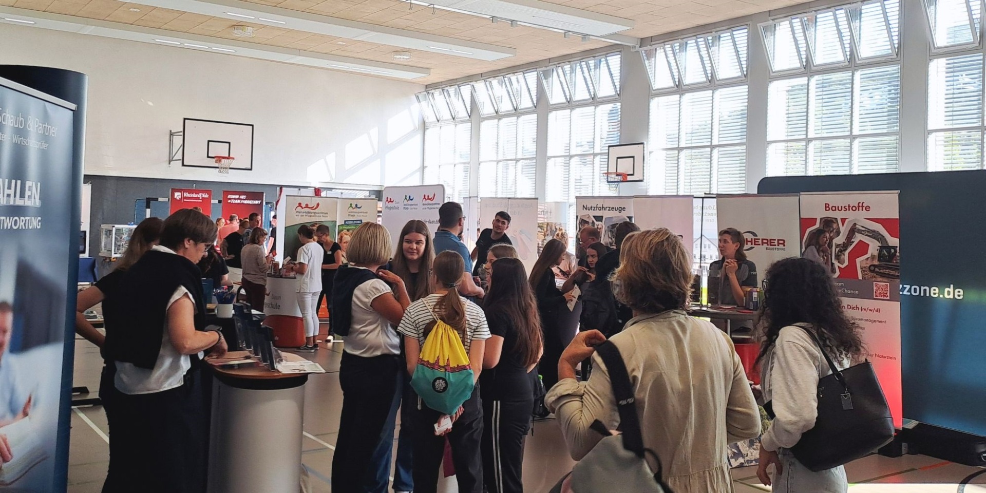 Großer Andrang in der Turnhalle der BBS.