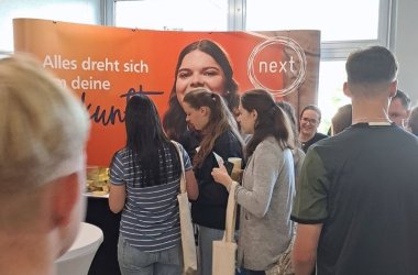 BAM 2025 Viele Schülerinnen und Schüler sind auf der Ausbildungsmesse.