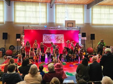 Auftritt beim Kindermitmachzirkus des Fördervereins Alfler Inside