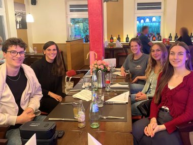 Julia Müller und die Famulanten beim Abschiedsessen in Cochem nach Abschluss der Gruppenfamulatur