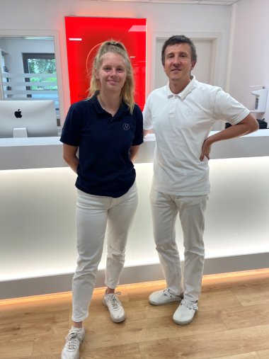 Famulantin Rieke gemeinsam mit Dr. Martin Nowak
