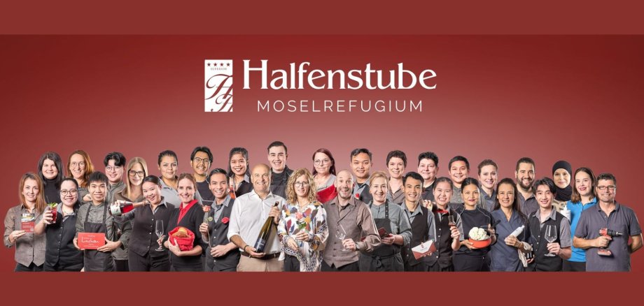 Gruppenbild der Belegschaft des Hotels Halfenstube 2025