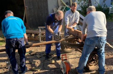 Helfende Hände im VVV Bruttig Mitglieder des VVV Bruttig packen mit an