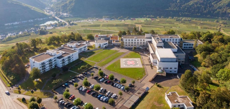 MVZ Zell Drohnenansicht der Gebäude des MVZ Zell.
