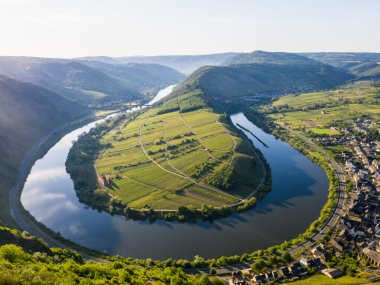 Kurven wie die berühmte Moselschleife am Calmont stehen charakteristisch für den Kurvenkreis CochemZell