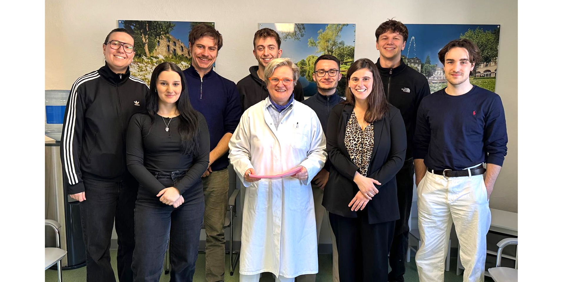 Gruppenfoto Sonokurs Gruppenfoto der Famulanten beim Sonographiekurs im MVZ Ulmen