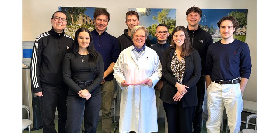 Gruppenfoto der Famulanten beim Sonographiekurs im MVZ Ulmen