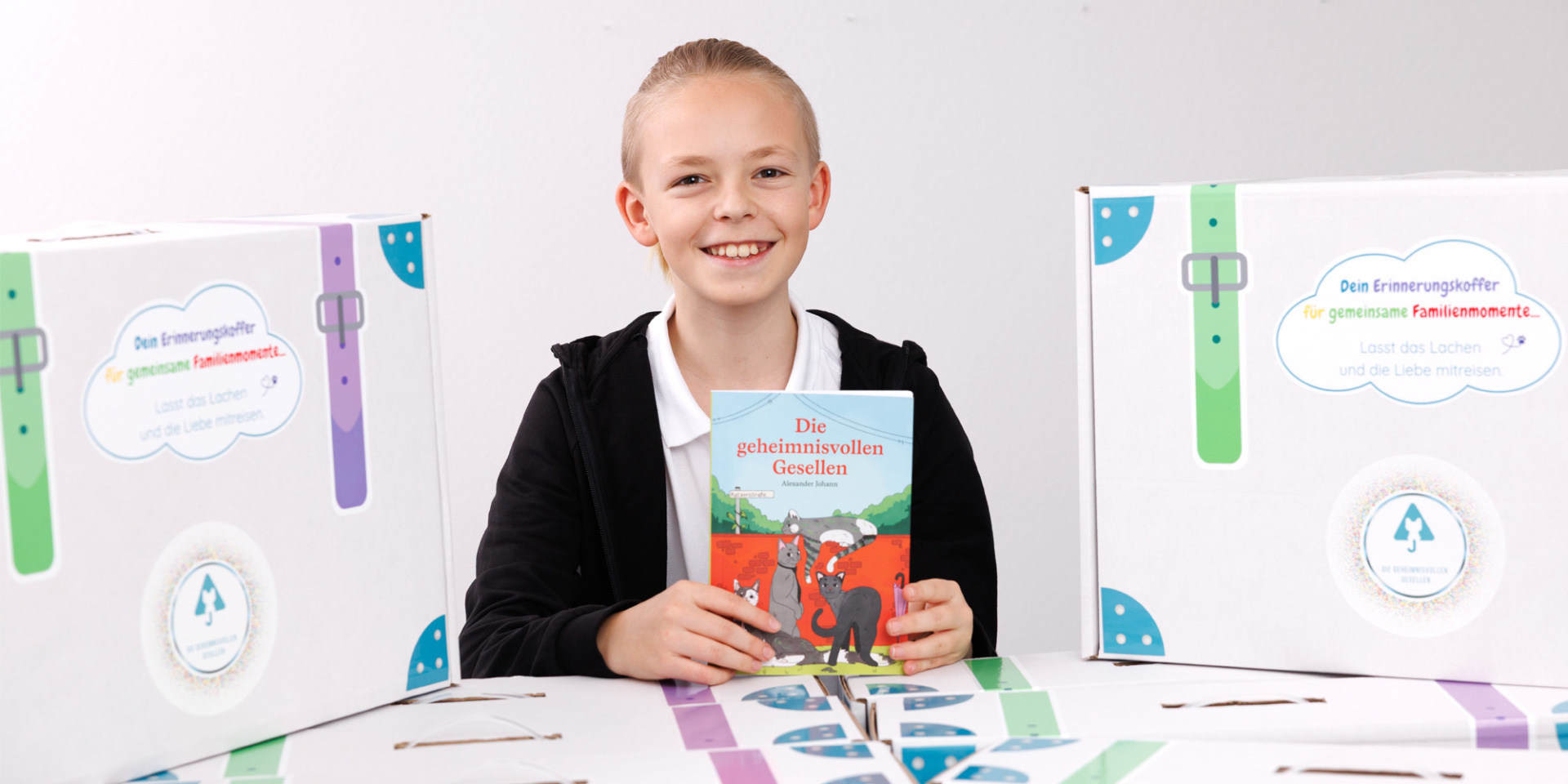 Alexander Johann mit seinem Buch Die geheimnisvollen Gesellen