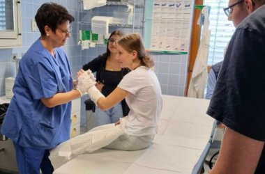 Gips Workshop Workshop, wie man einen Gips anlegt.