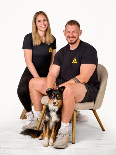 Melli, Marc und Smilla Die Gründer Marc und Melli mit ihrer Hündin Smilla
