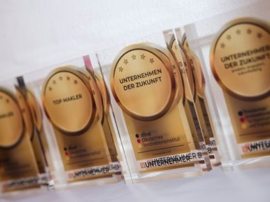 Auszeichnung „Unternehmen der Zukunft“ Symbolischer Pokal zur Auszeichnung „Unternehmen der Zukunft“.