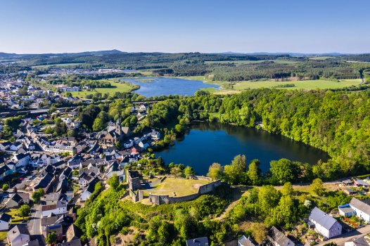 Kurvenkreis - Luftaufnahme vom Ulmener Maar und Jungferweiher
