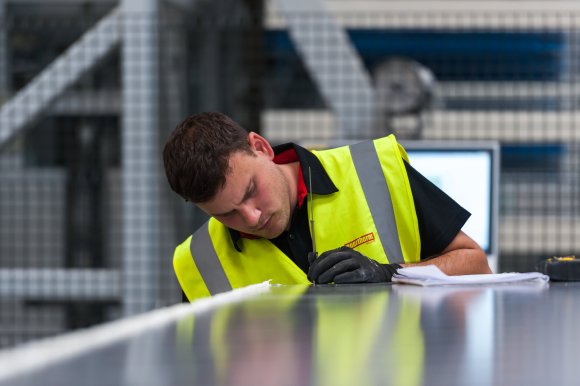 Mitarbeiter von IKO Insulations bei der Arbeit