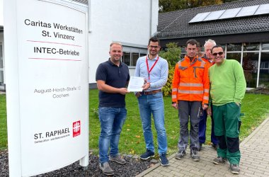 Vertragsübergabe beim Kurvenkreis-Sponsor Caritas in Cochem-Brauheck