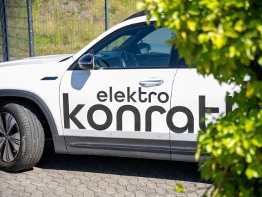 Bei Elektro Konrath in Zell sind selbstverständlich Elektroautos im Einsatz.